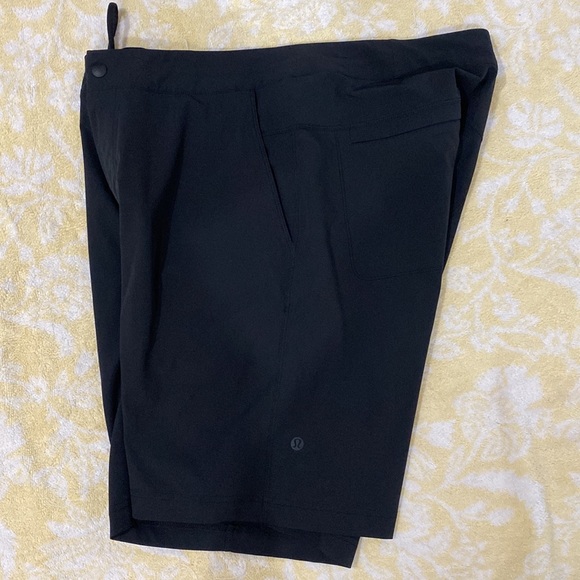 Lululemon athletic black short size 32 - Picture 3 of 4